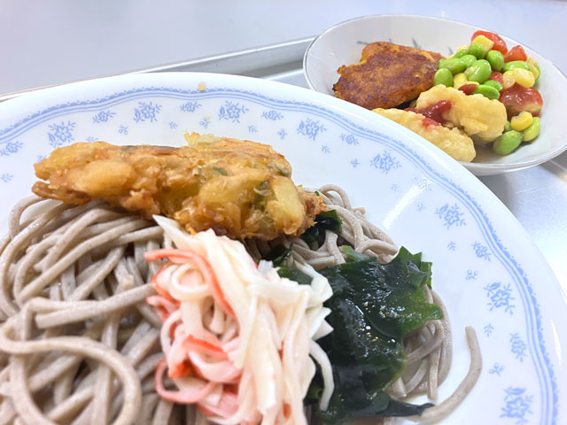 スマイル食堂写真 食事
